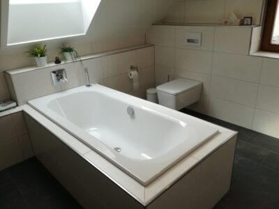 freistehende Badewanne, Fliesen